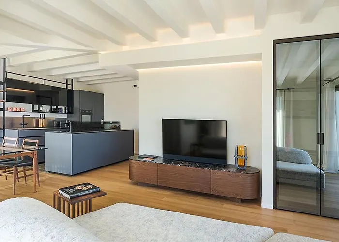 Skyline Penthouse *