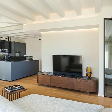 Skyline Penthouse *