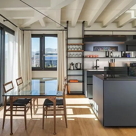 Skyline Penthouse Apartment *